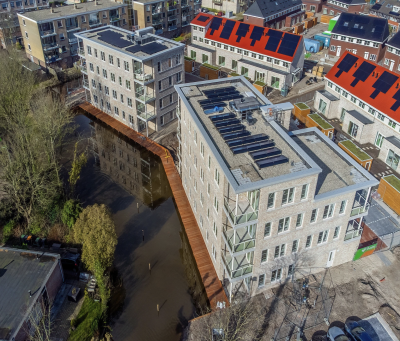 #9 Ligplaats te koop - 6,5 x 2,8 meter - Bloementuin - Sassenheim